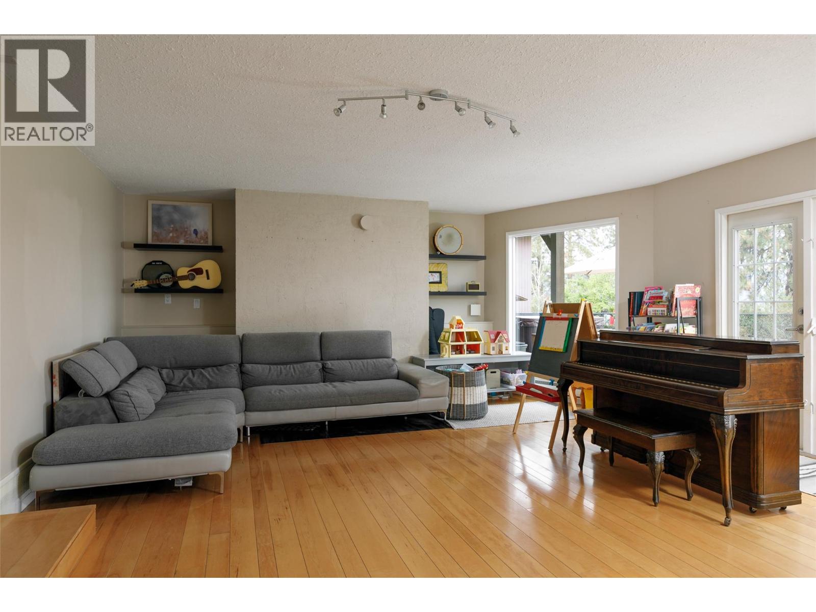 840 Steele Road - 37