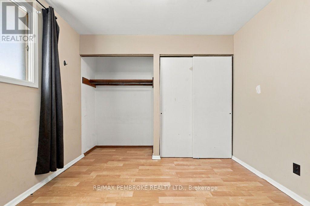 570 Moffat Street — photo 19