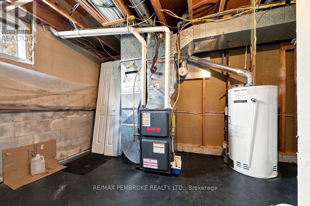 570 Moffat Street — photo 38