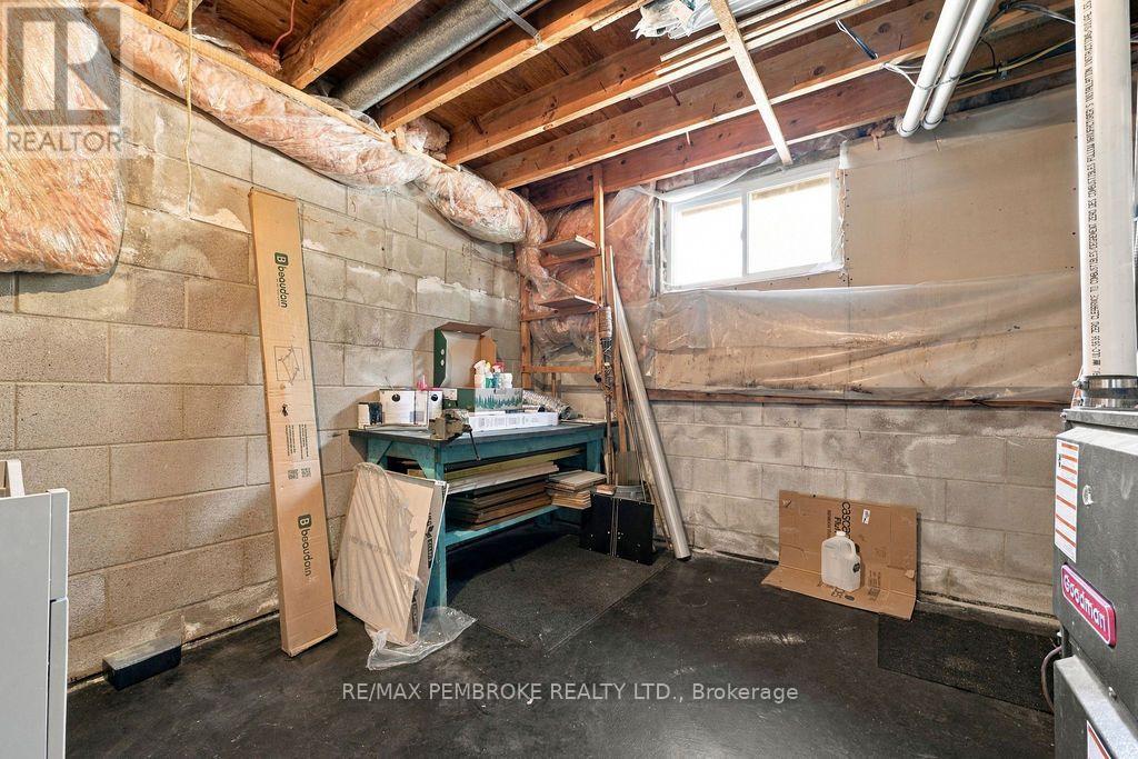 570 Moffat Street — photo 39