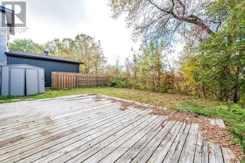 570 Moffat Street — photo 42