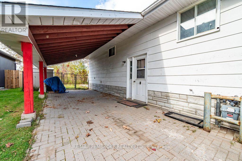 570 MOFFAT STREET, Pembroke — photo 5