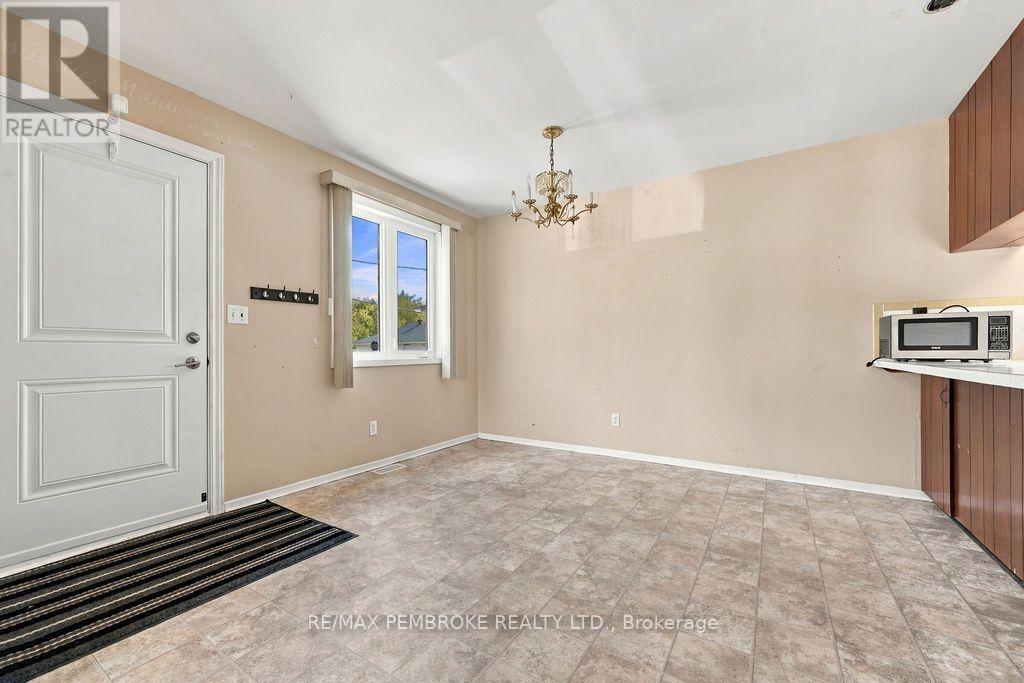 570 MOFFAT STREET, Pembroke — photo 6