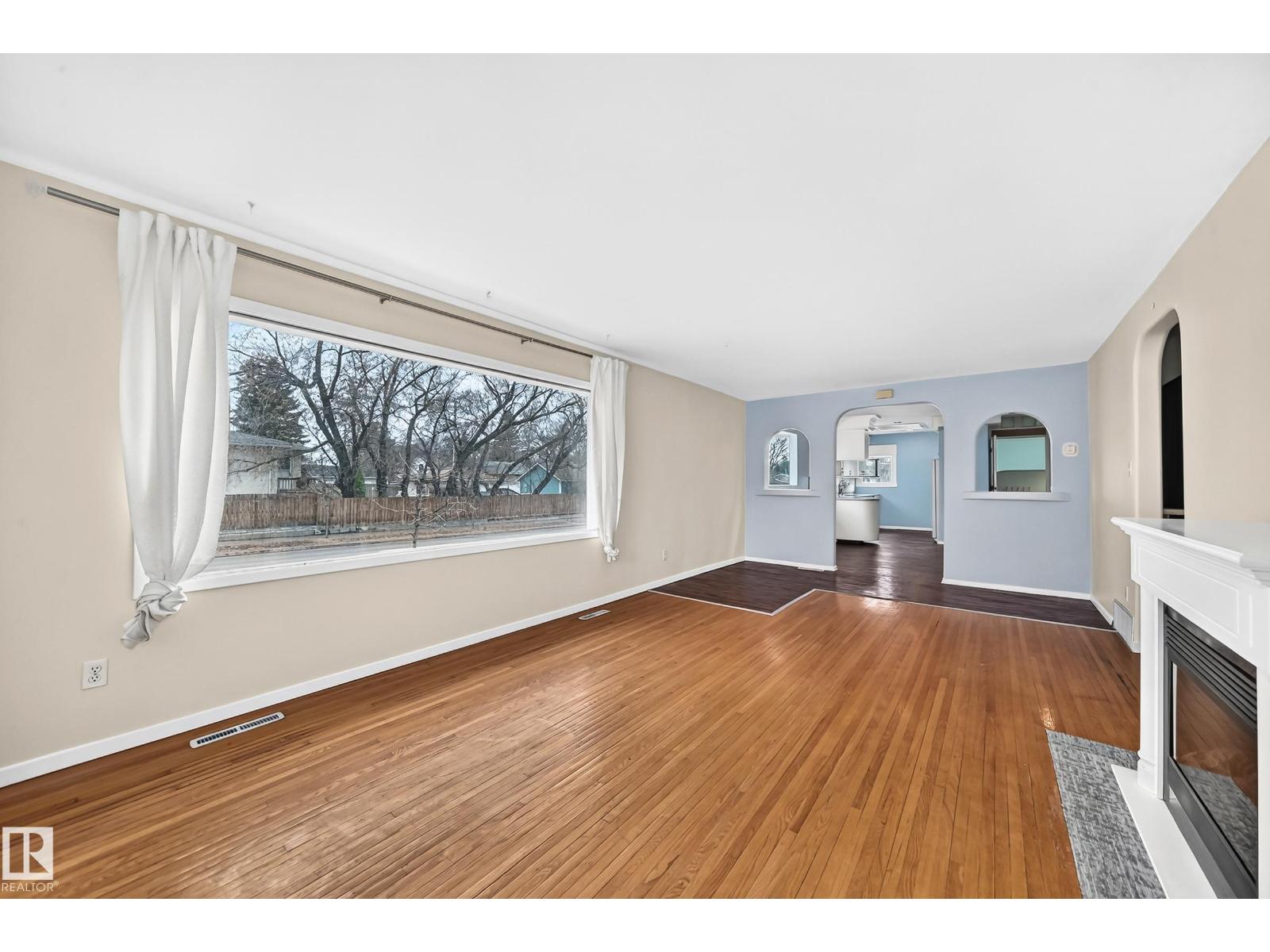 5204 112 AV NW - 8