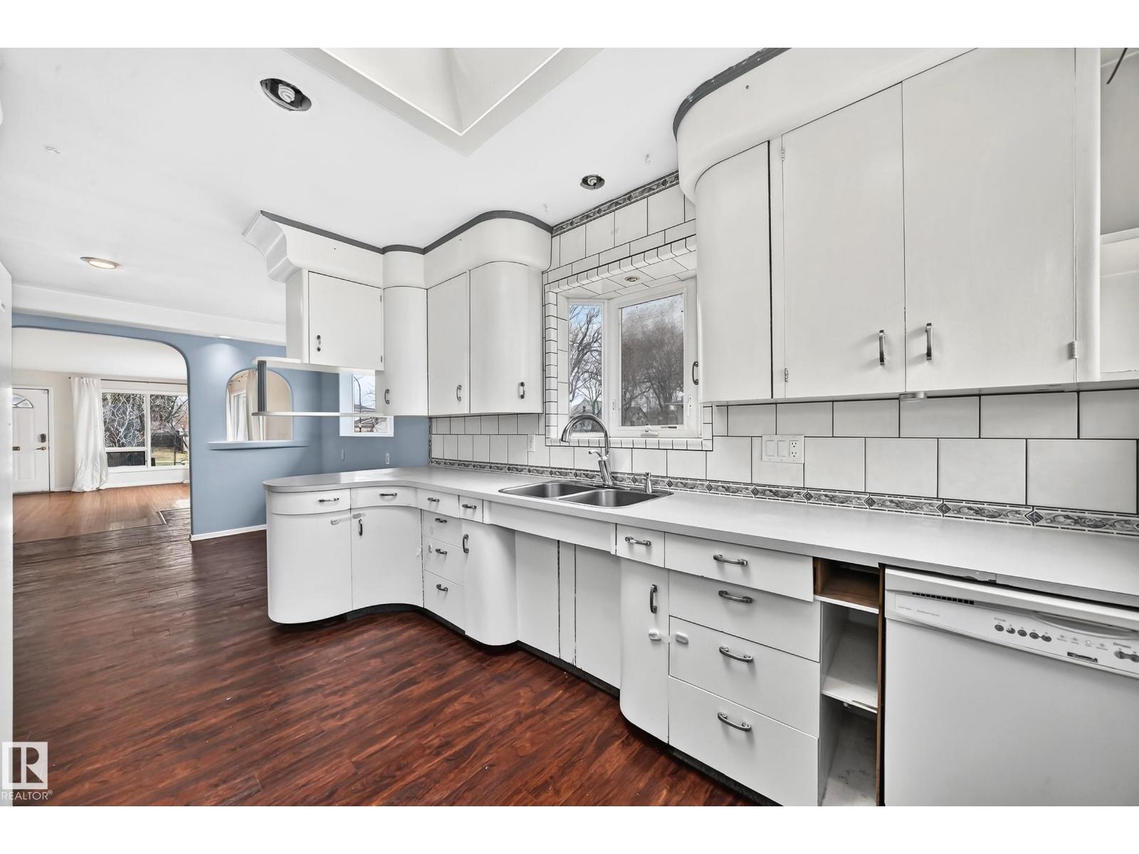 5204 112 AV NW - 13