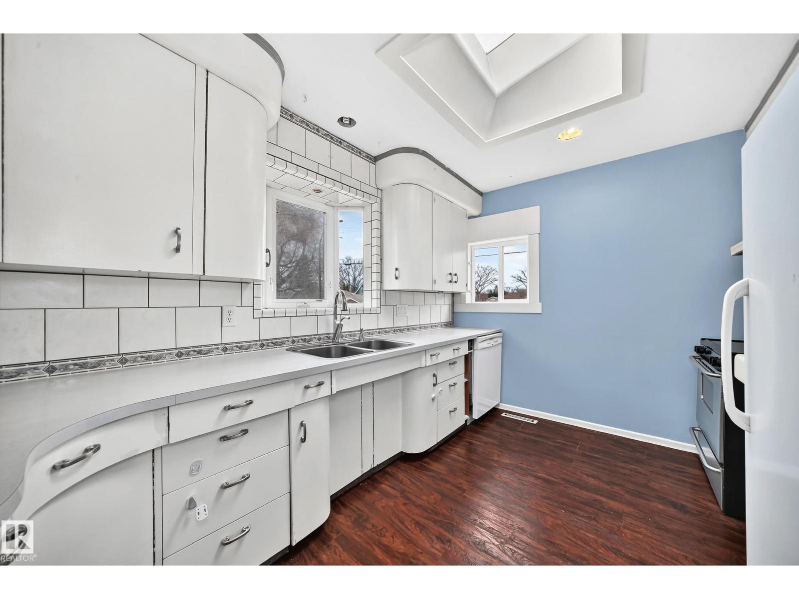 5204 112 AV NW - 11