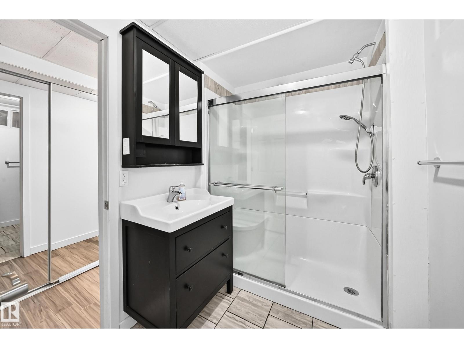 5204 112 AV NW - 37