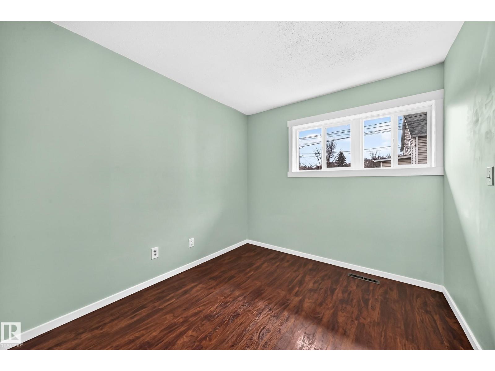 5204 112 AV NW - 24
