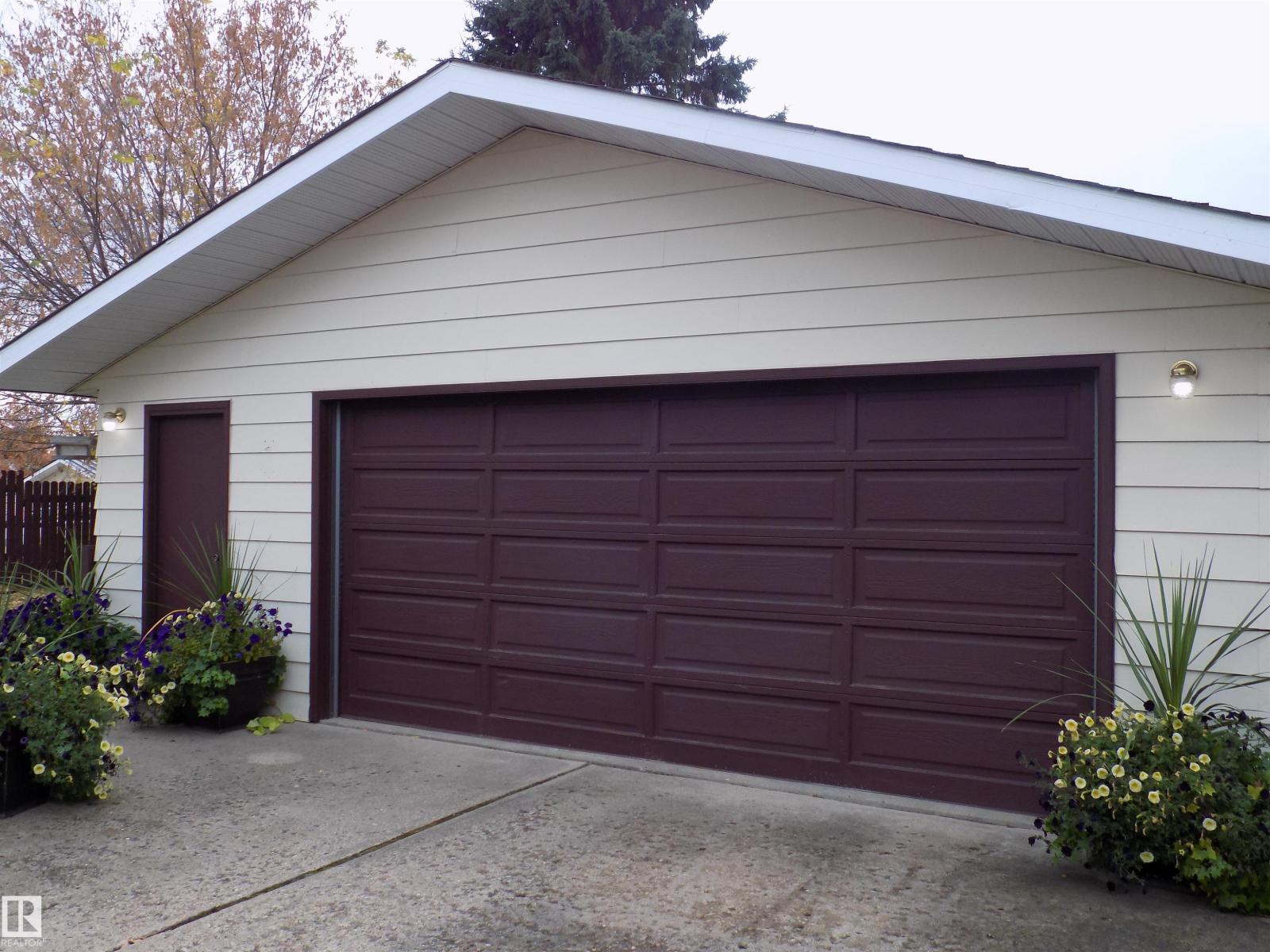 129 MOUNTAIN ASH DRIVE - 52