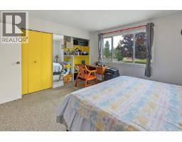 4pc Bathroom - 741 Barnaby Road, Kelowna, BC V1W4N9 Photo 23