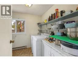 Kitchen - 741 Barnaby Road, Kelowna, BC V1W4N9 Photo 18