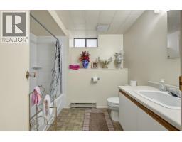 741 Barnaby Road, Kelowna, BC V1W4N9 Photo 35