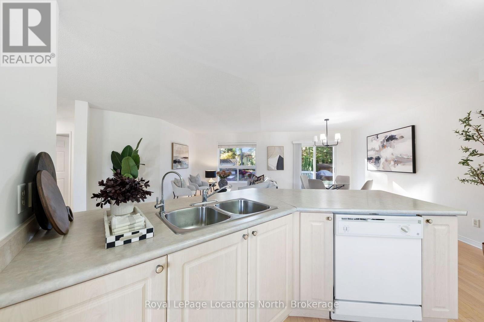 4 Trailwood Place — photo 8