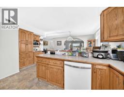 Living room - 4310 60 Avenue, Innisfail, AB T4G1L2 Photo 8