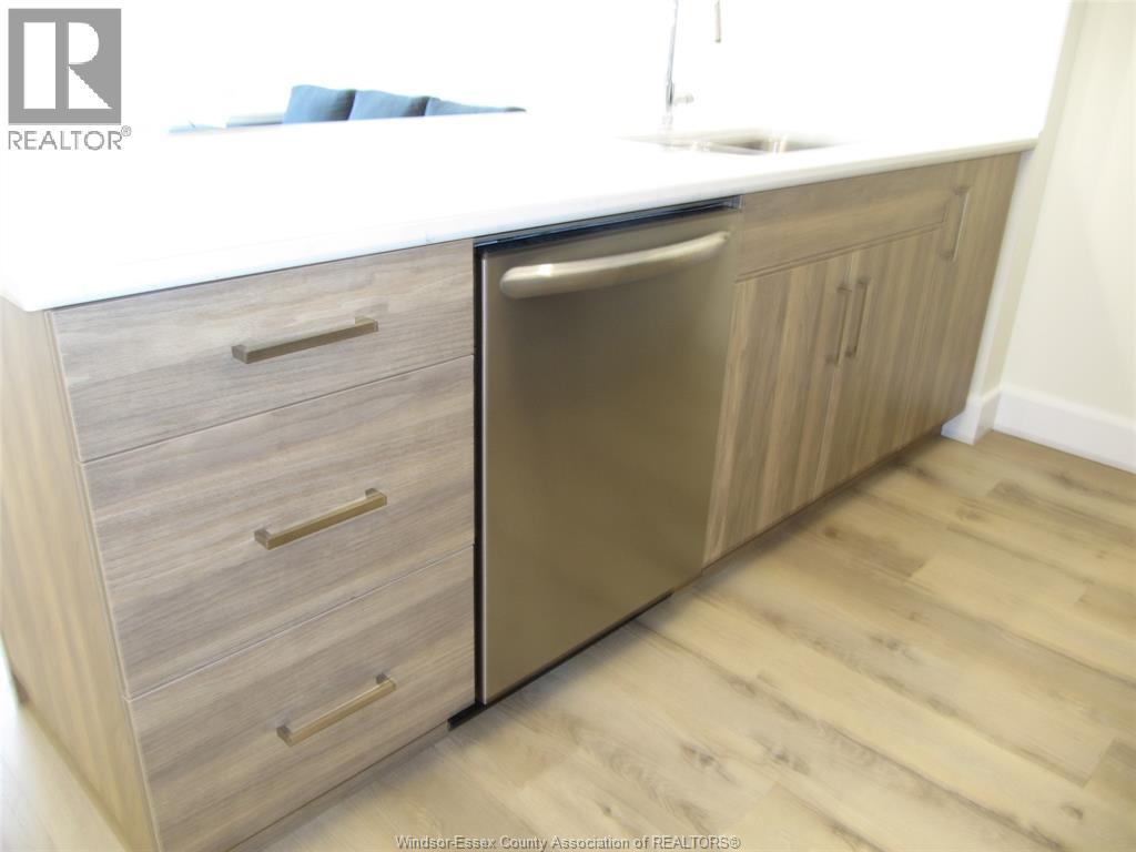 7887 Edgar Unit# 303, Windsor — photo 7