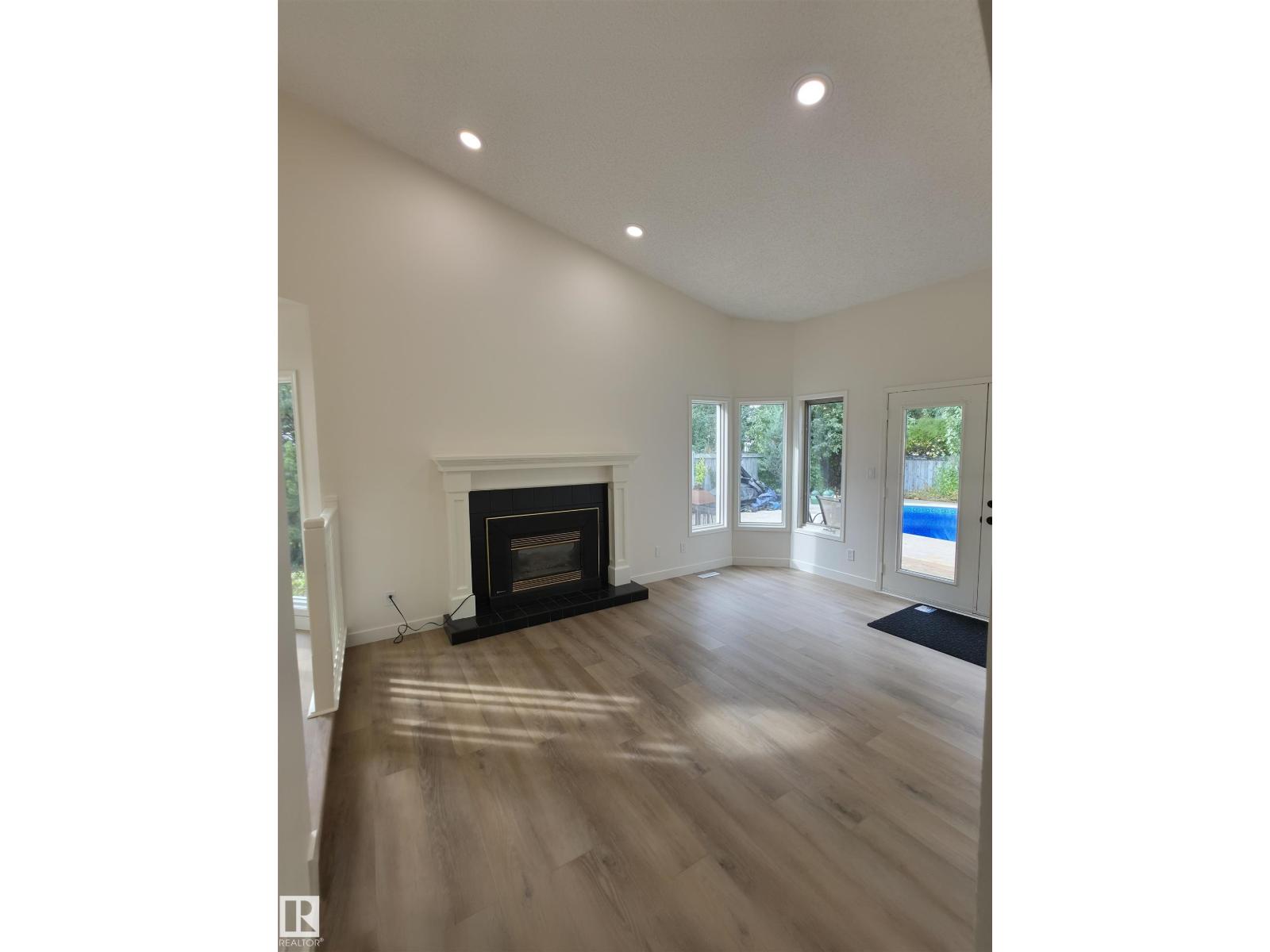 4440 32 ST NW - 14
