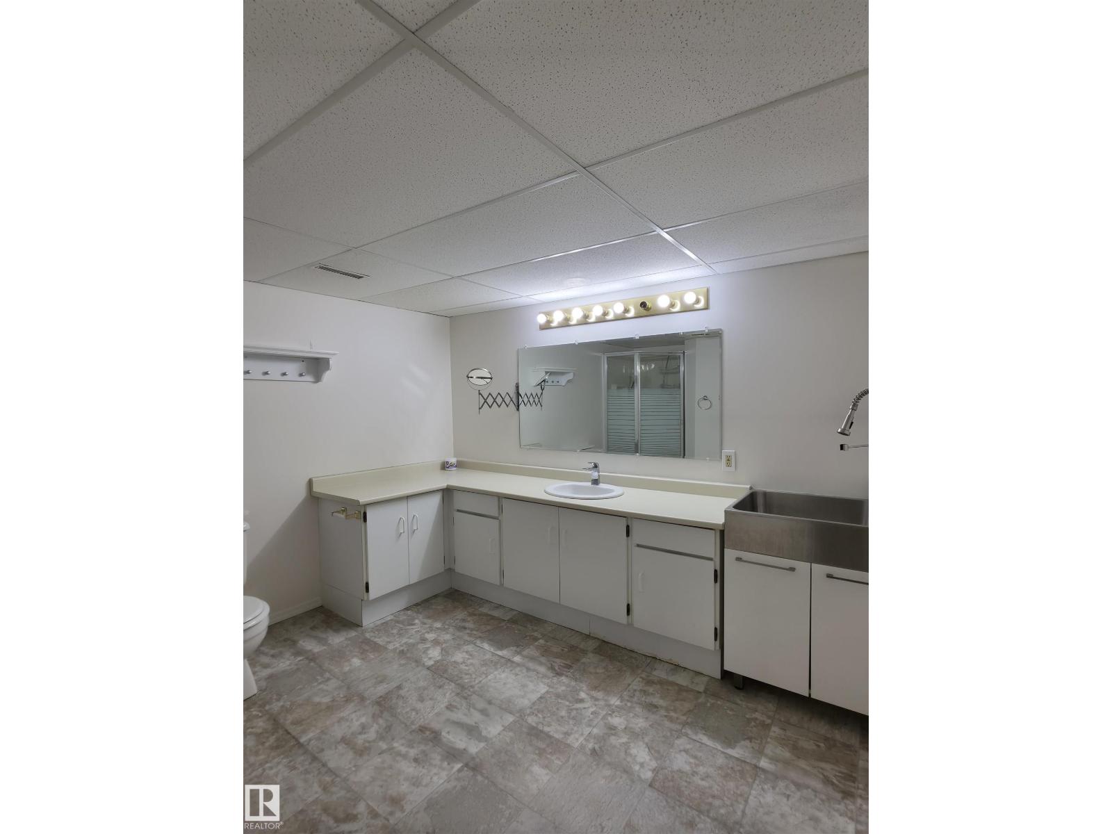 4440 32 ST NW - 37