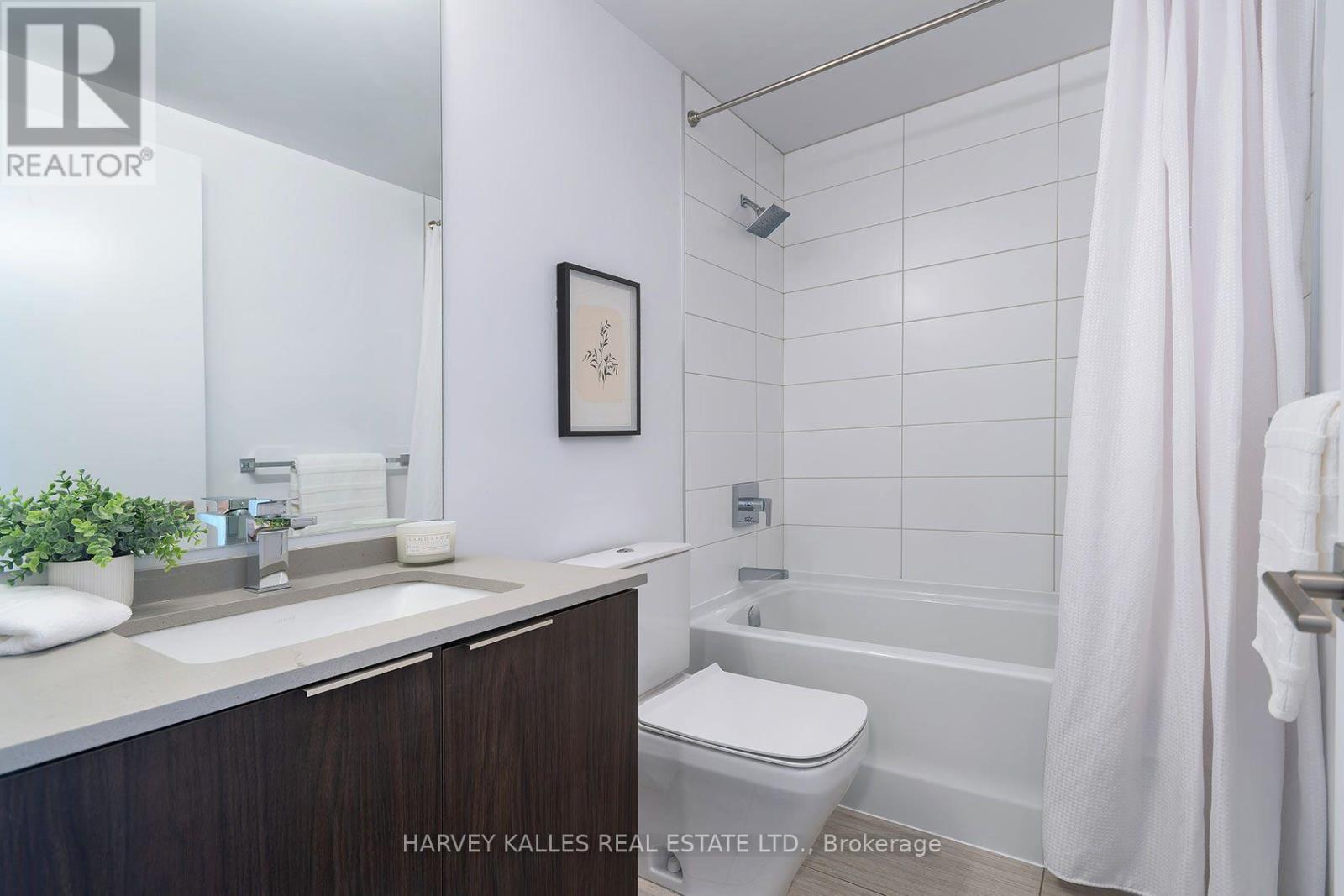 4208 Dundas Street West — photo 15