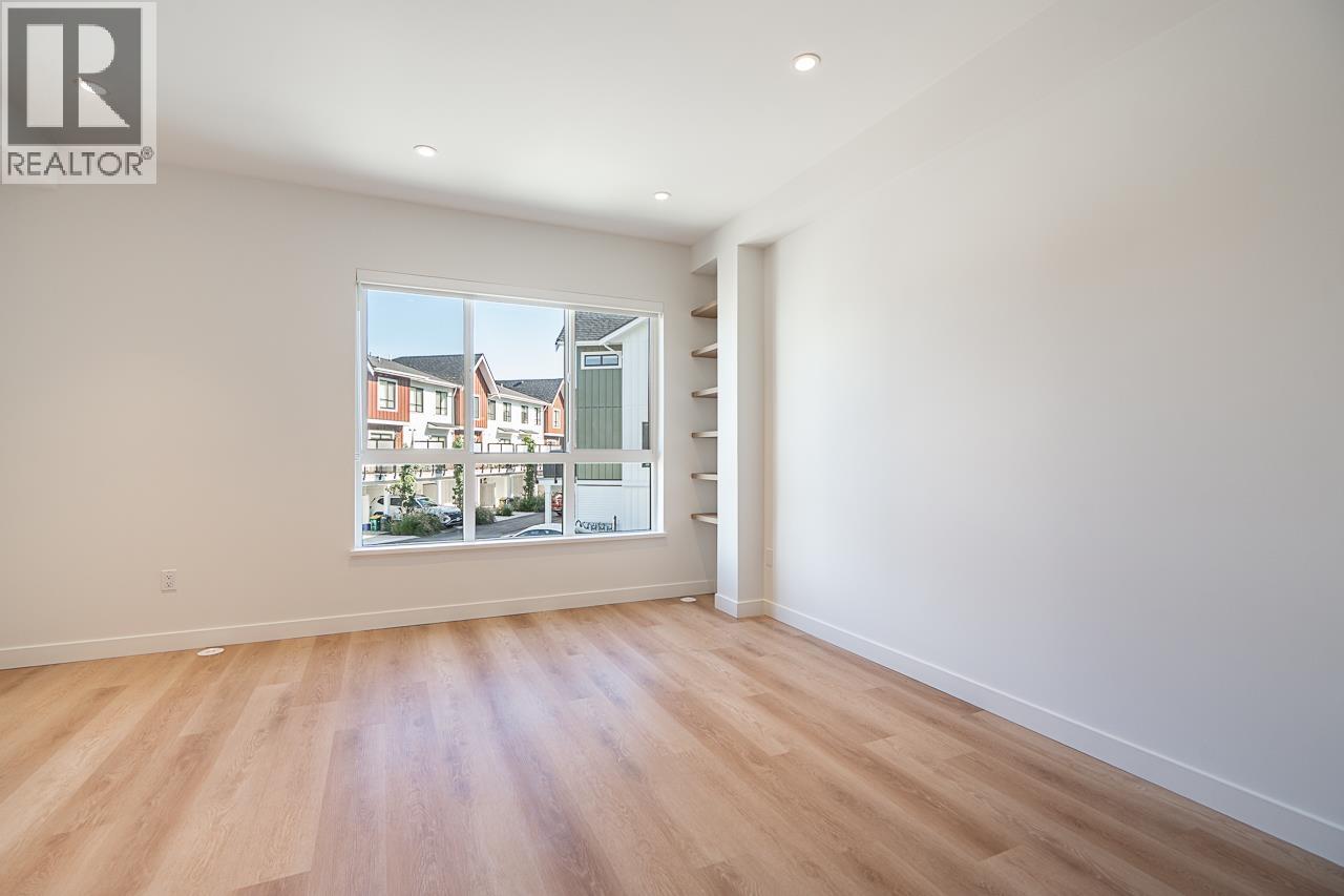 10 388 DUNCAN STREET, New Westminster - Image 1