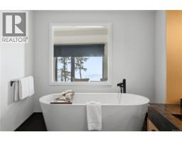315 596 Marine Dr, Ucluelet, BC V0R3A0 Photo 9