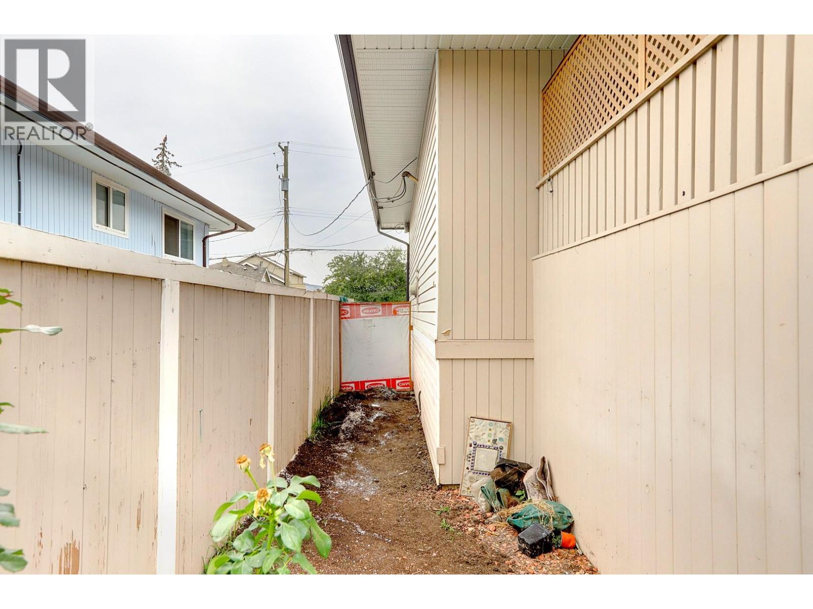 2603 41 Street - 57