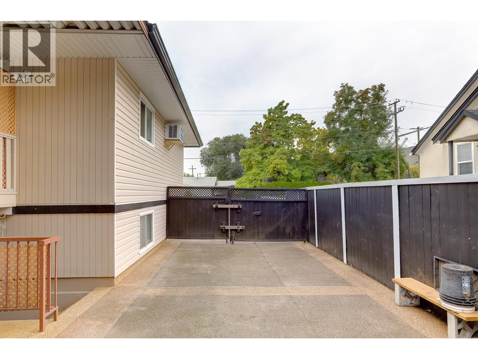 2603 41 Street - 53