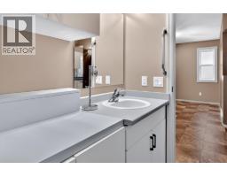 Living room - 1195 14th Street Unit# 14, Kamloops, BC V2B5V2 Photo 9