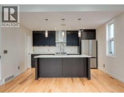 4pc Bathroom - 1, 1938 33 Street Sw, Calgary, AB T3E2S5 Photo 12