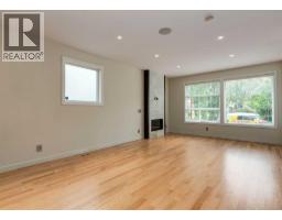 4pc Bathroom - 1, 1938 33 Street Sw, Calgary, AB T3E2S5 Photo 10
