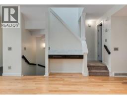 4pc Bathroom - 1, 1938 33 Street Sw, Calgary, AB T3E2S5 Photo 17