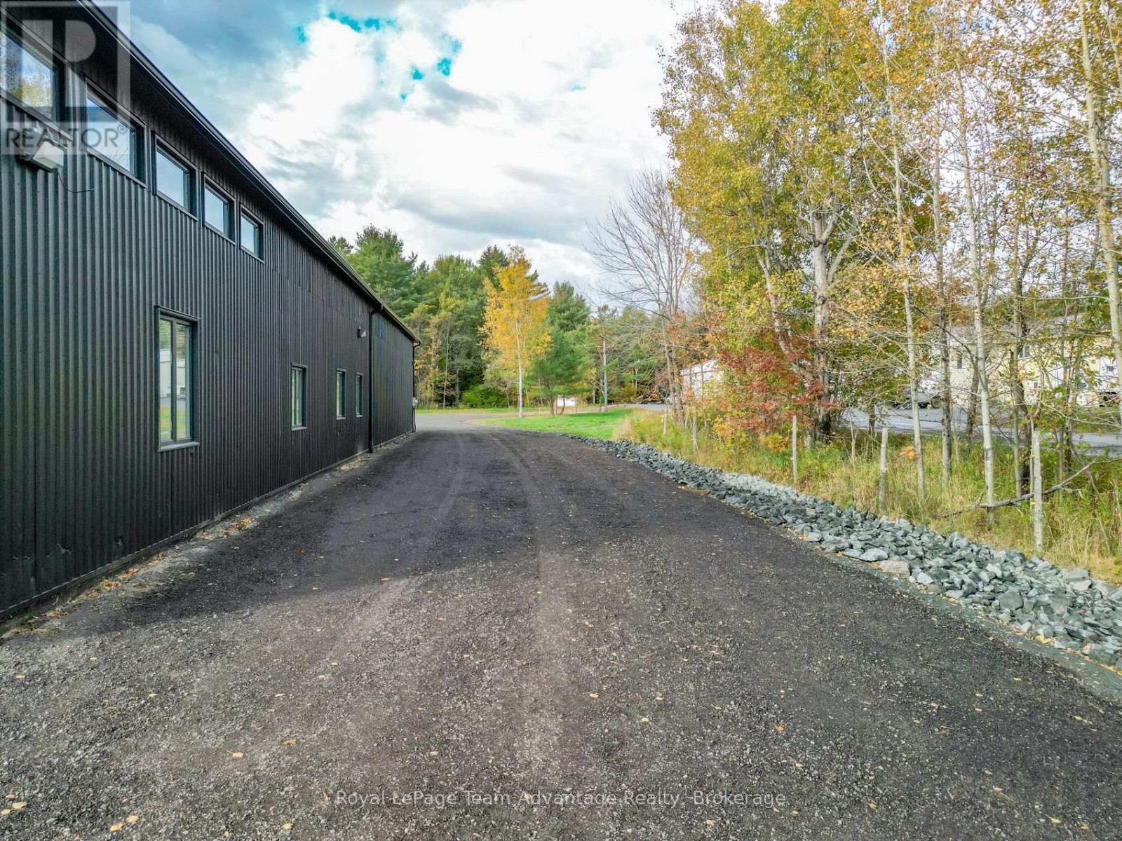 11 Municipal Drive — photo 16