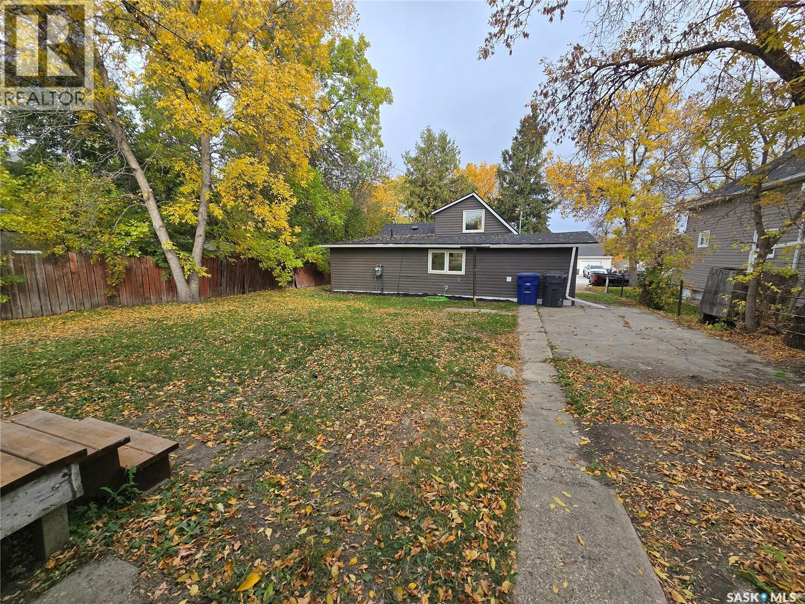 330 3RD AVENUE SE, Weyburn — photo 17