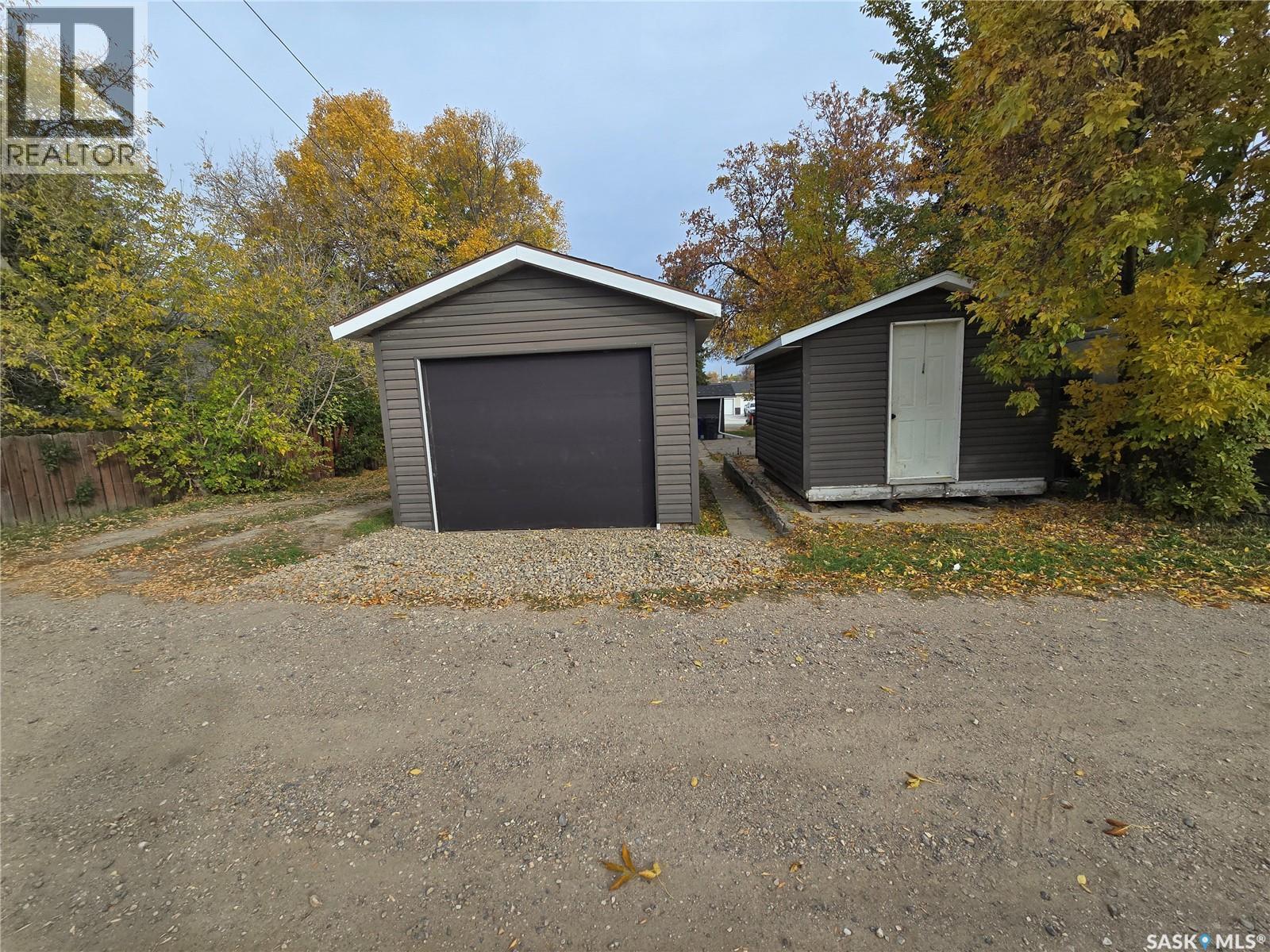 330 3RD AVENUE SE, Weyburn — photo 18