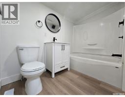 330 3rd Avenue Se, Weyburn, SK S4H1X4 Photo 9