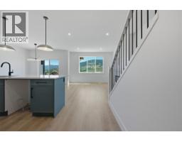 4pc Ensuite bath - 377 Arrowleaf Rise, Coldstream, BC V1B0B5 Photo 6