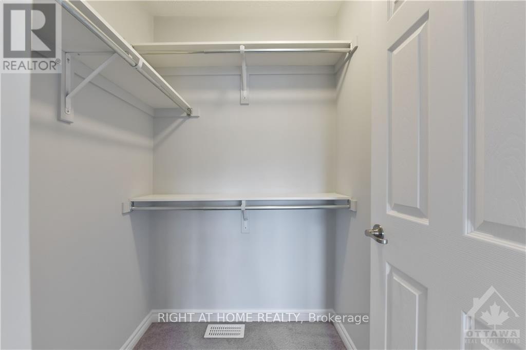 128 Grenadine Street — photo 14