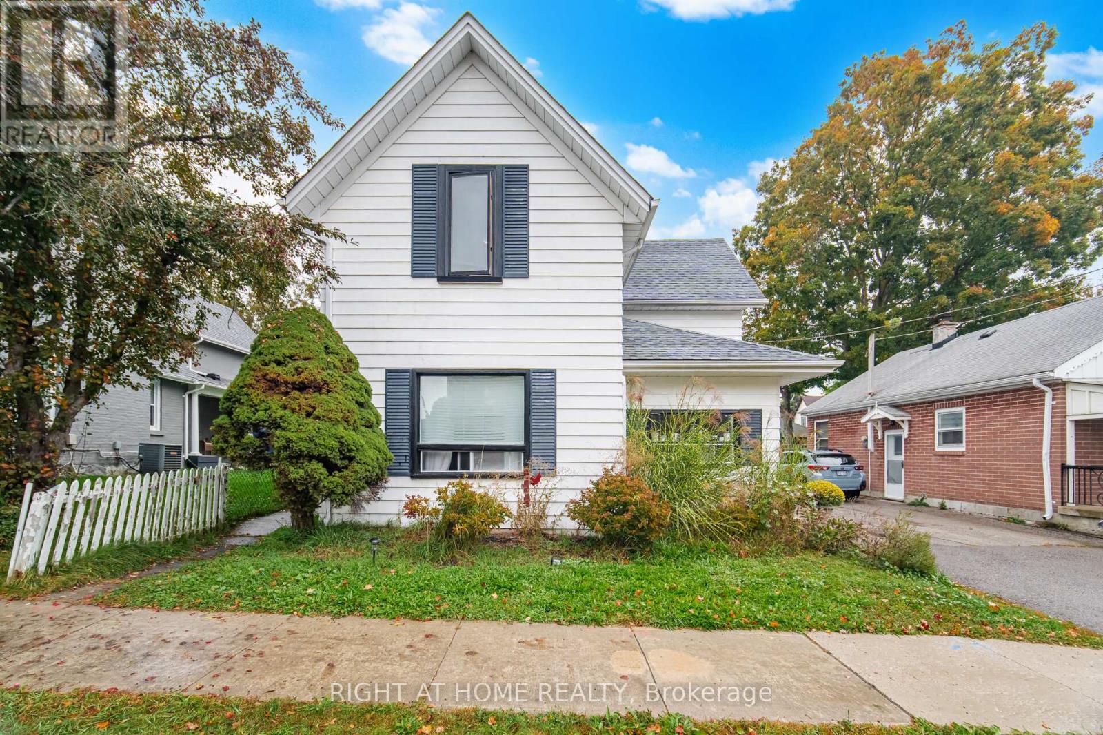 403 PARK AVENUE, Newmarket (Central Newmarket) — photo 3