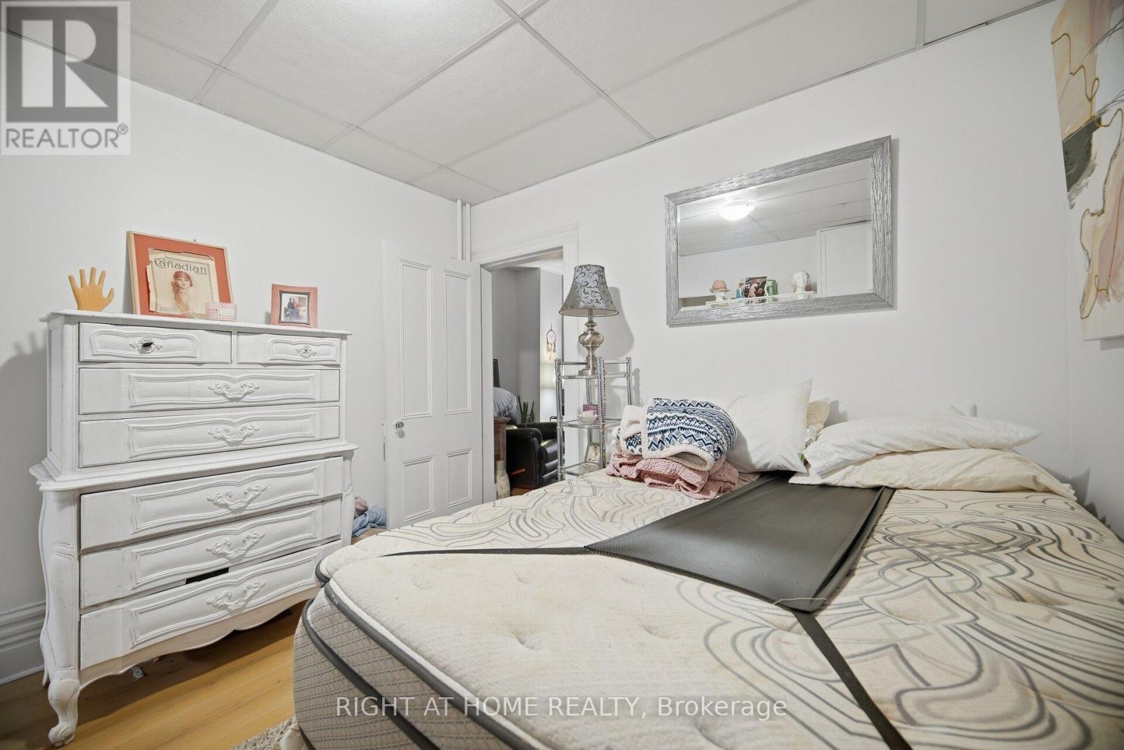 403 PARK AVENUE - 33