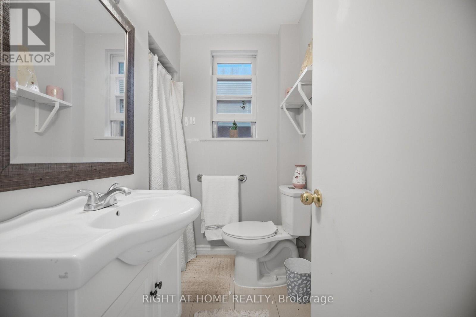 403 Park Avenue, Newmarket, ON photo 41
