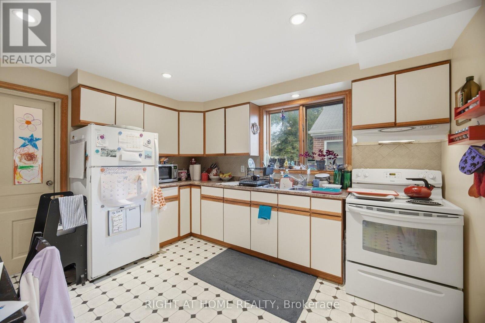 403 PARK AVENUE, Newmarket (Central Newmarket) — photo 9