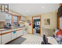 Living room - 403 Park Avenue, Newmarket, ON L3Y1V7 Photo 12