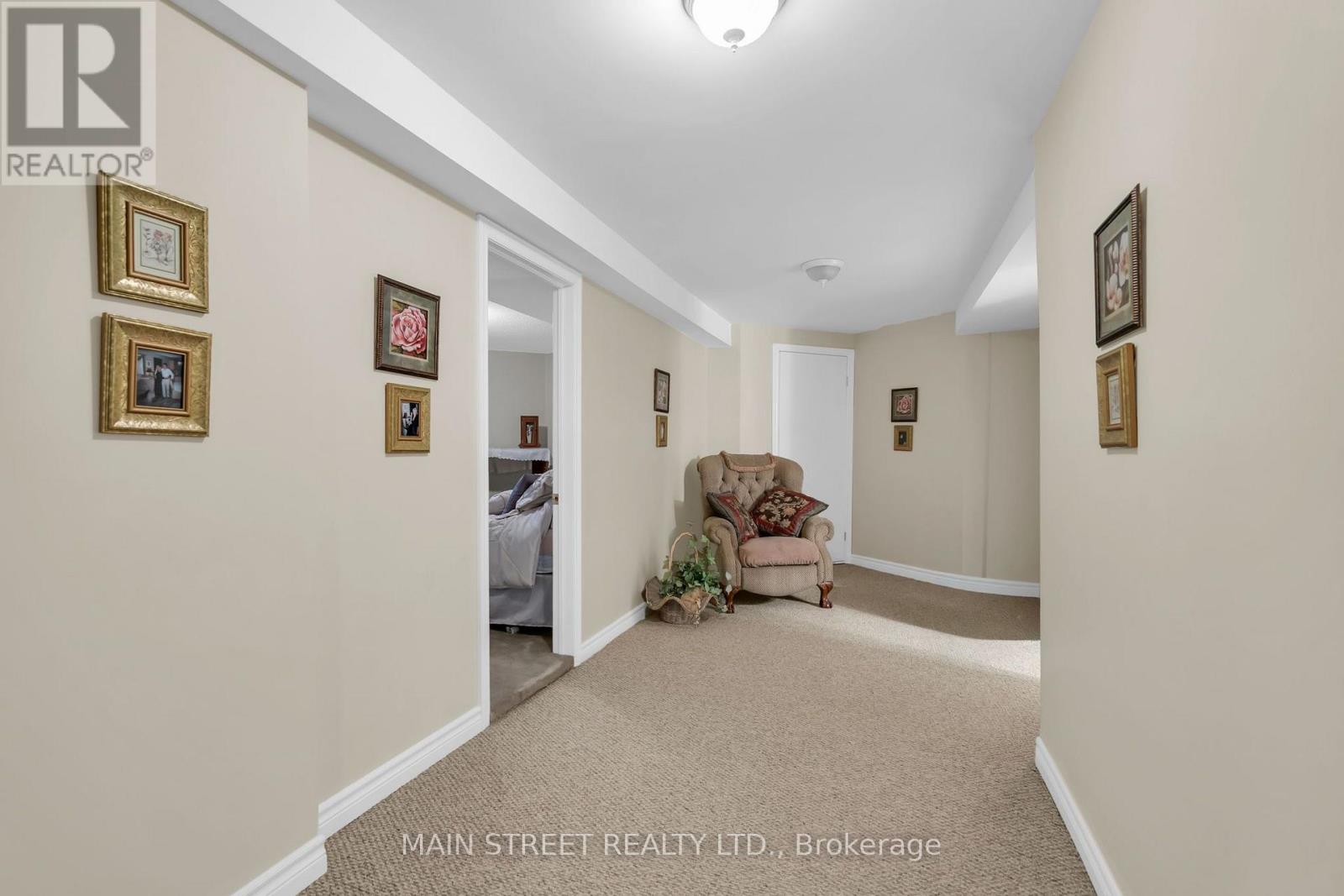 27 MAX AVENUE - 24