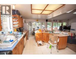 Living room - 1706 Mills Rd, North Saanich, BC V8L5S9 Photo 11