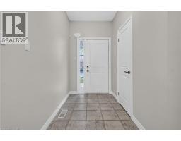 Living room - 8 Lakelawn Road Unit# 22, Grimsby, ON L3M0G1 Photo 7