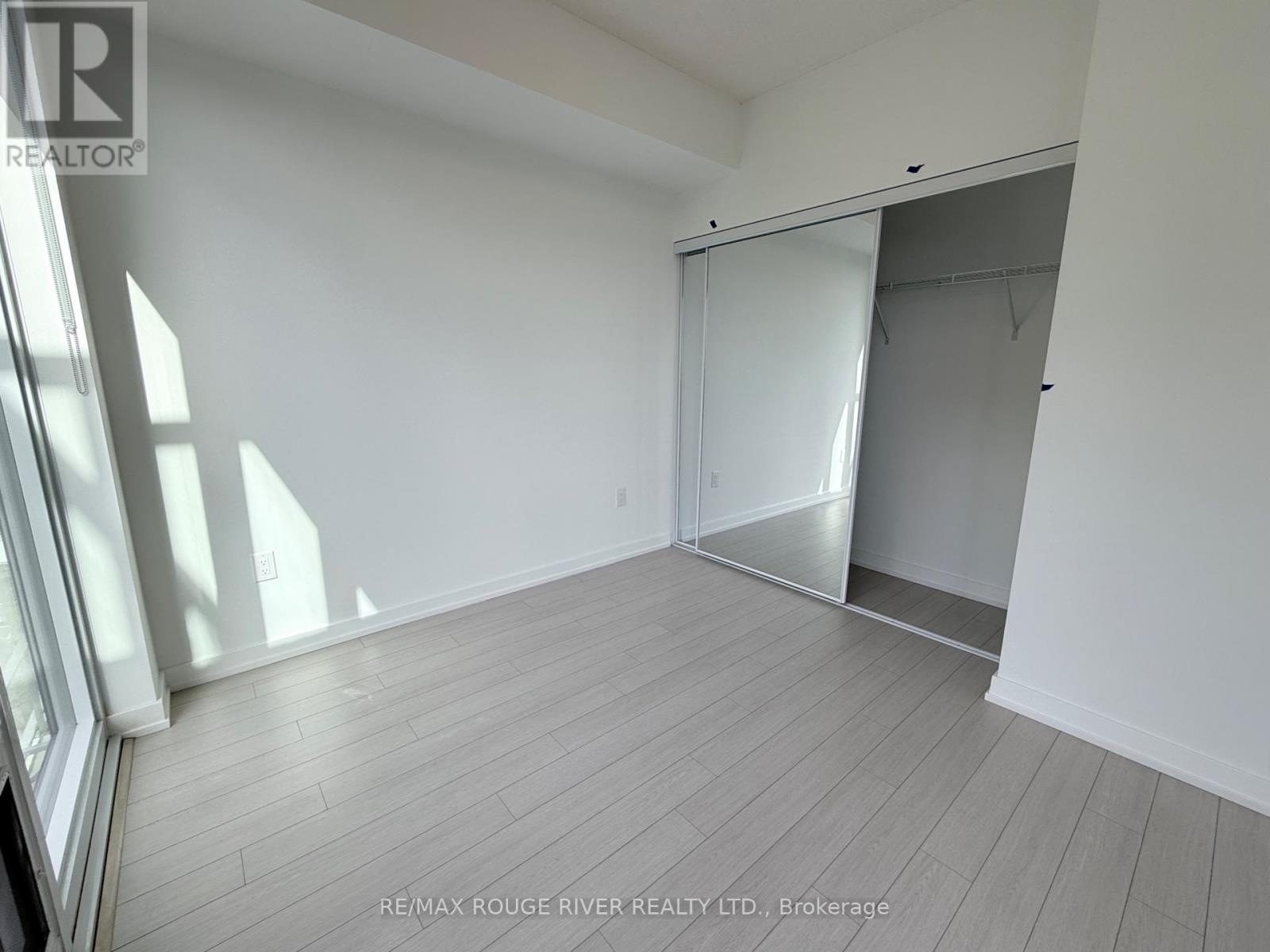 4010 Eglinton Avenue West — photo 14