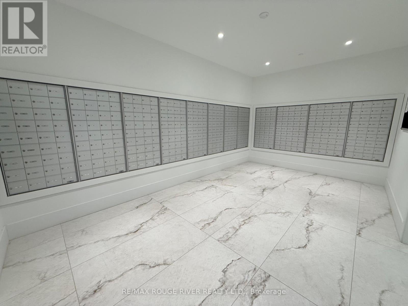 4010 Eglinton Avenue West — photo 19