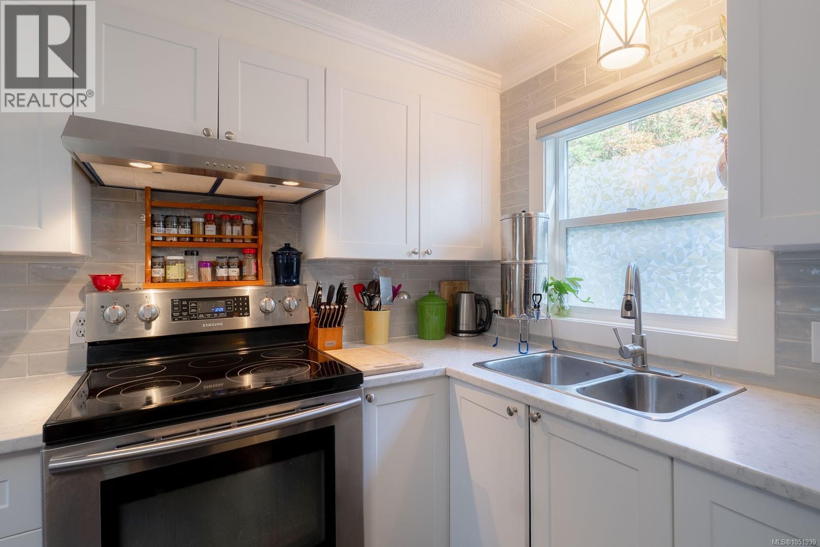 #2 3258 Alberni Hwy - 17