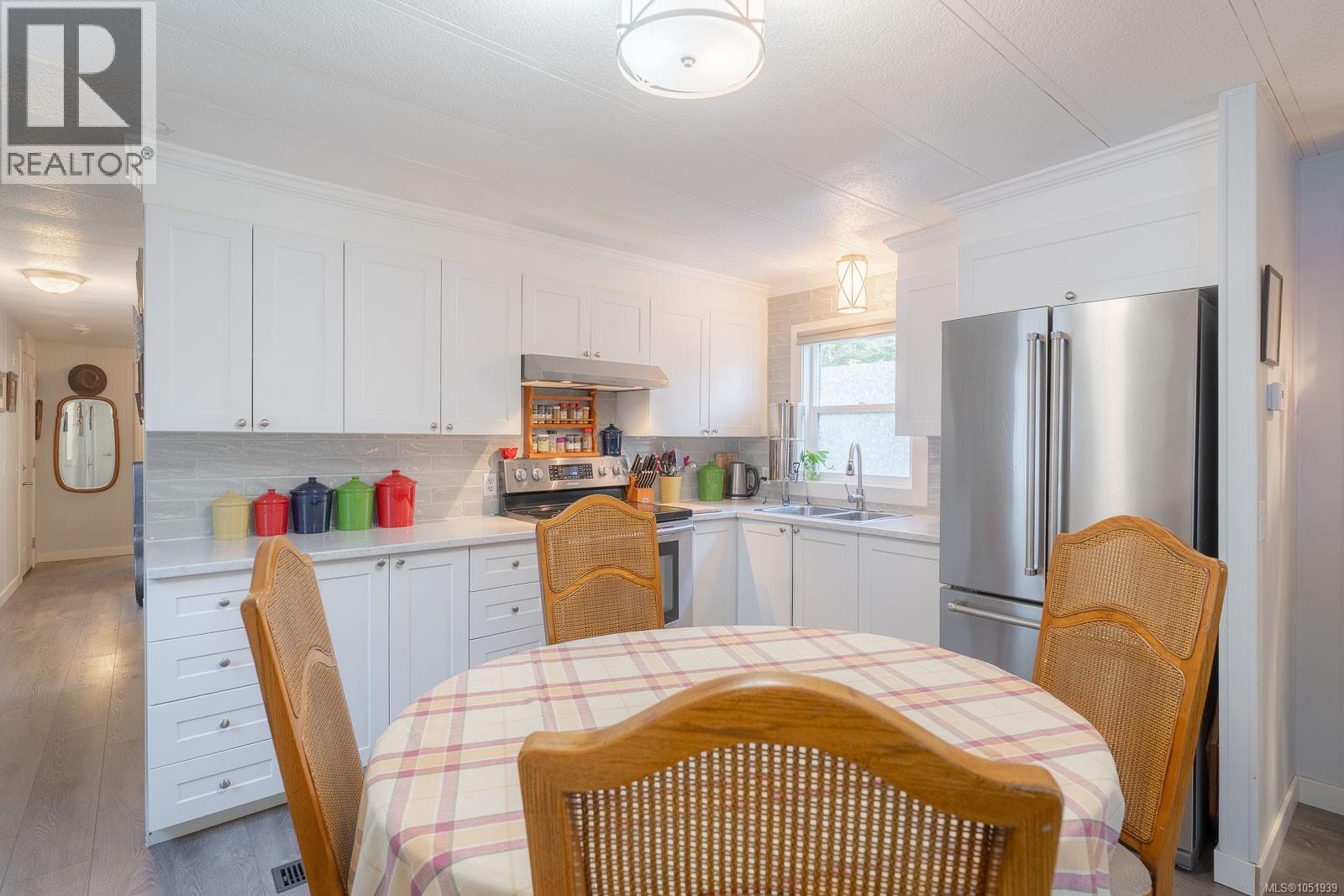 #2 3258 Alberni Hwy - 3