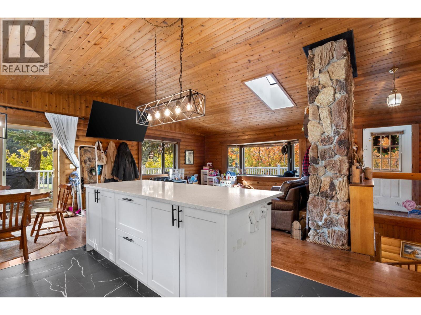 4148 DIXON MOUNTAIN Road, Barriere
