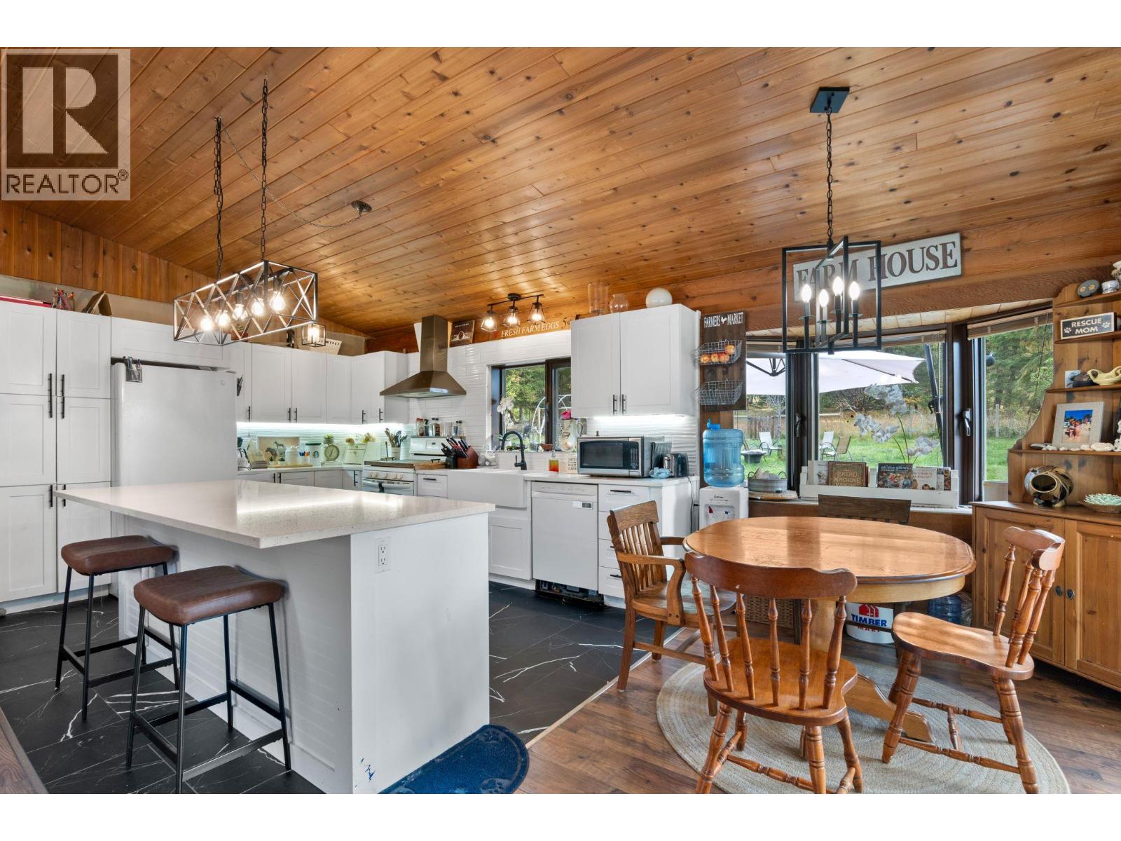 4148 DIXON MOUNTAIN Road, Barriere
